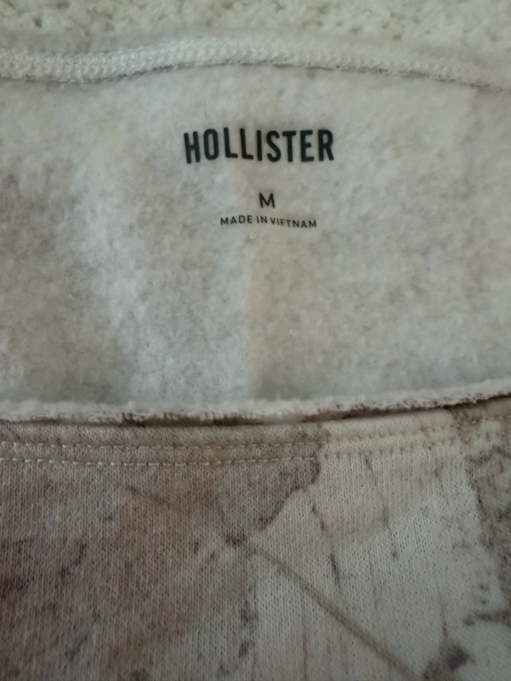 NWT Hollister Off the Shoulder Camo Fleece Swestshirt Crop - Picture 3 of 3
